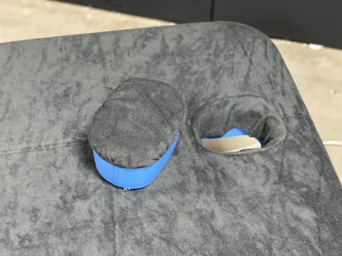 textiel voorbeeld met kussen met uitsparing