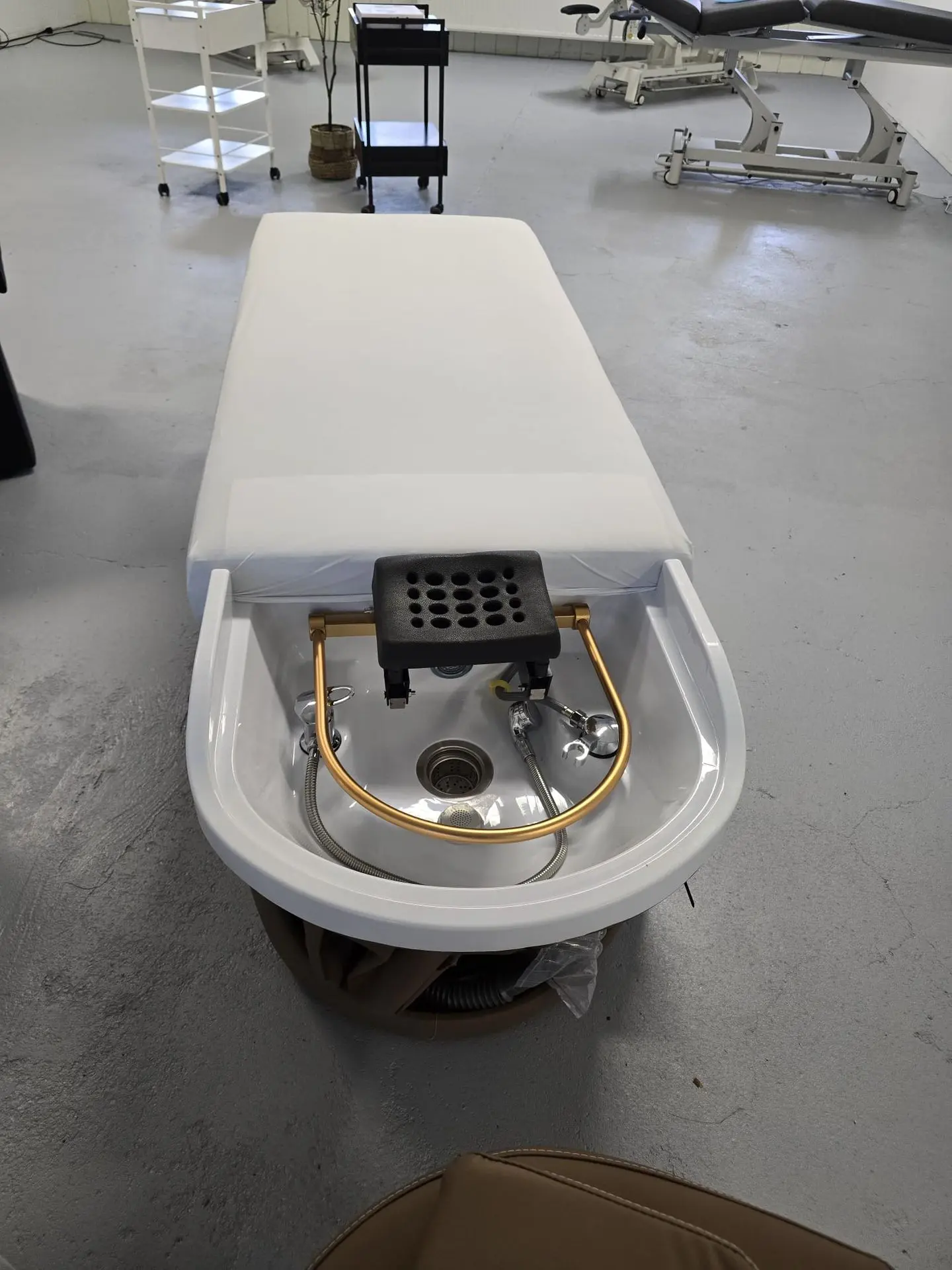 headspa tafel bekleed met wit textiel